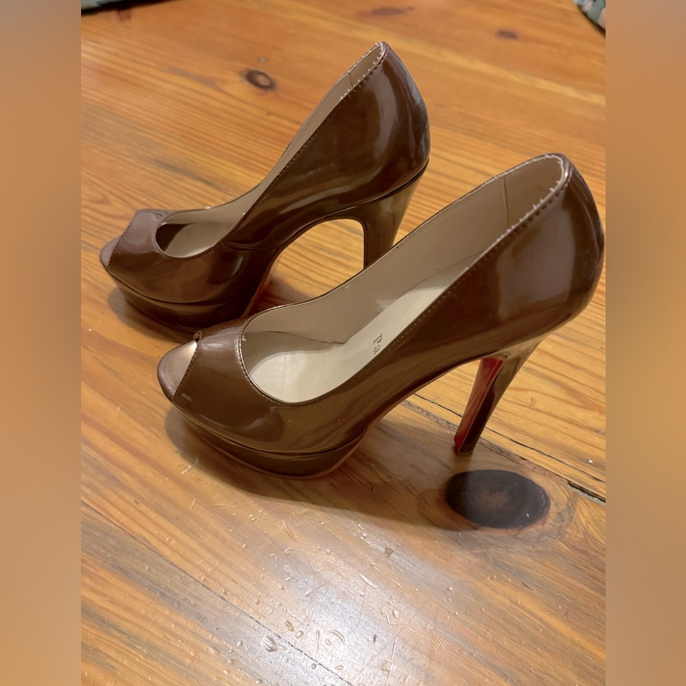 Christian Louboutin Lady peep patent leather pumps size 40.